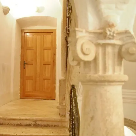 Luna בית הארחה 3*