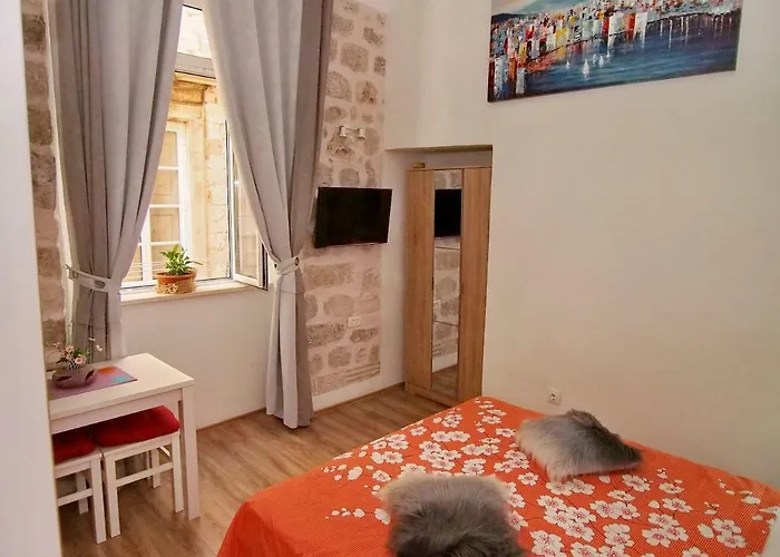 Luna בית הארחה 3*